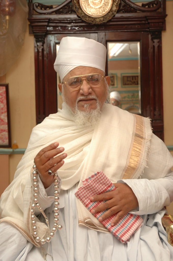 Huzoor-e-'Aali Saiyedna Abu Haatim Taiyeb Ziyauddin Saheb (tus)